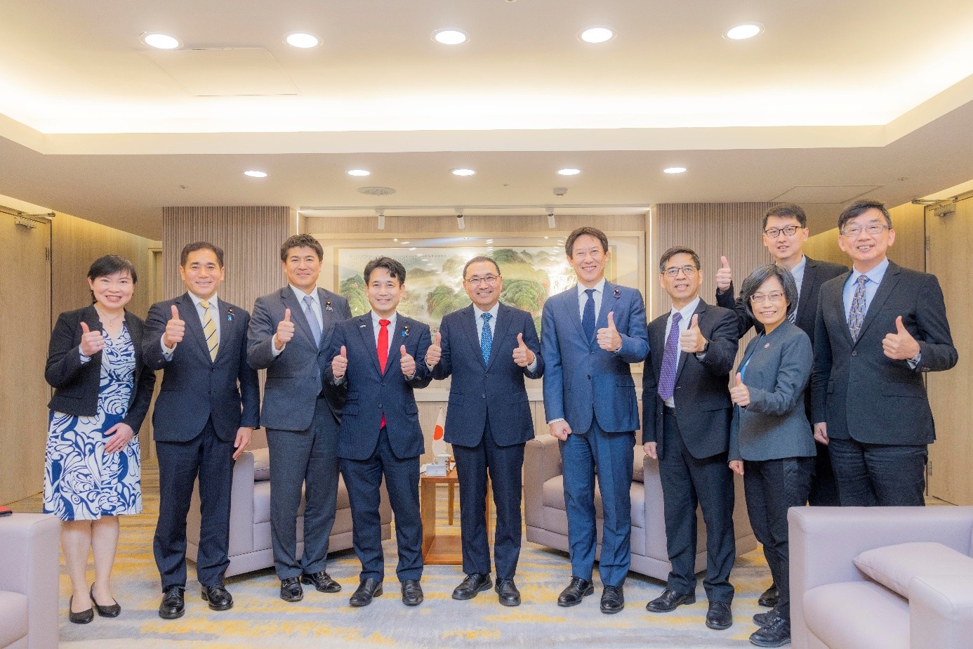  Group photo of attendees.