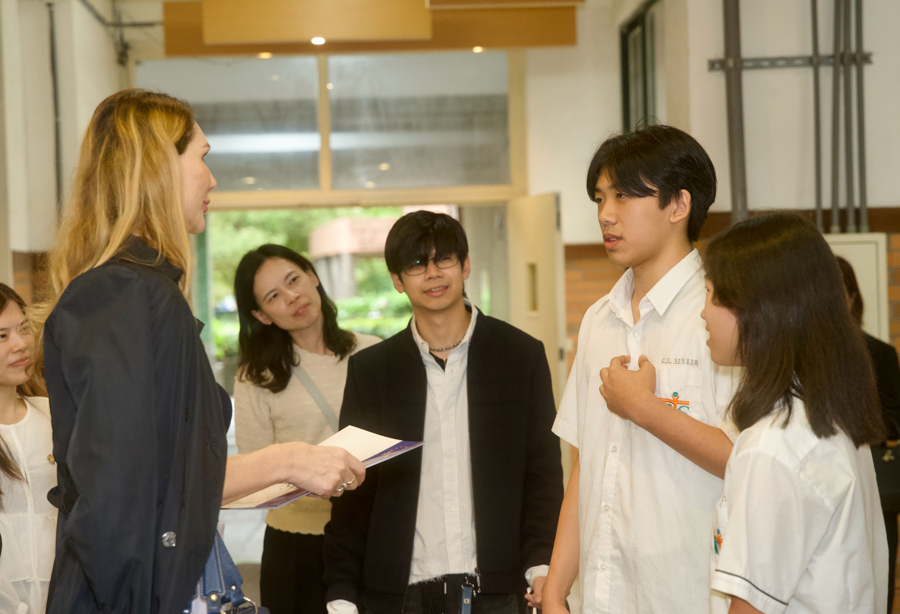 蘭若馨代表前進樟樹實中，與學生互動熱烈