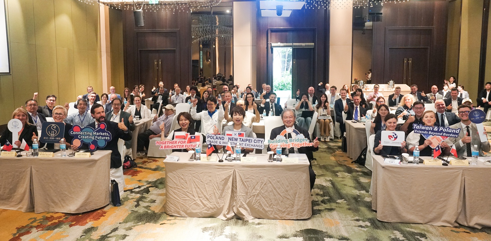 The New Taipei City Computer Association and the New Taipei City Smart City Industry Alliance hosted the “2026 Poland × New Taipei City Trade & Investment Exchange.” Deputy Secretary-General Yea-Wen Kung attended the event and met with members of the Polish delegation.