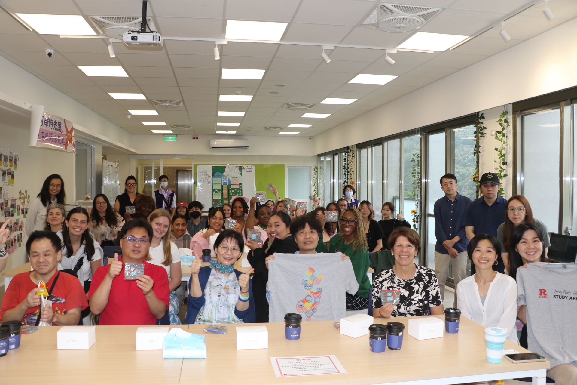 Rutgers University visited the Rivershore Clubhouse in Xindian District, New Taipei City.