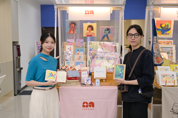 New Taipei City Government Youth Department will lead "fangtzu" to the Kuala Lumpur Illustration Fair (KLIF). (Left: Brand founder, Fangtzu)